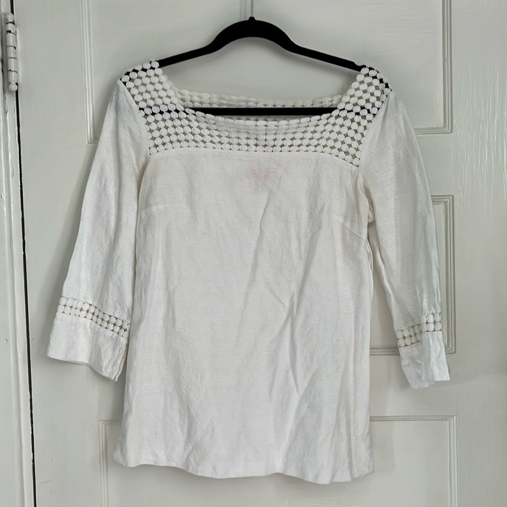 Cute blouse zipper on side. Crocheted details
